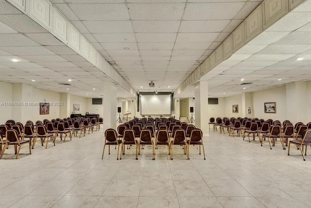 Miami Beach, Florida 33141, United States, 1 Bedroom Bedrooms, ,2 BathroomsBathrooms,Residential,Active,41109