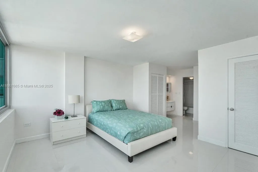Miami Beach, Florida 33141, United States, 1 Bedroom Bedrooms, ,2 BathroomsBathrooms,Residential,Active,41109
