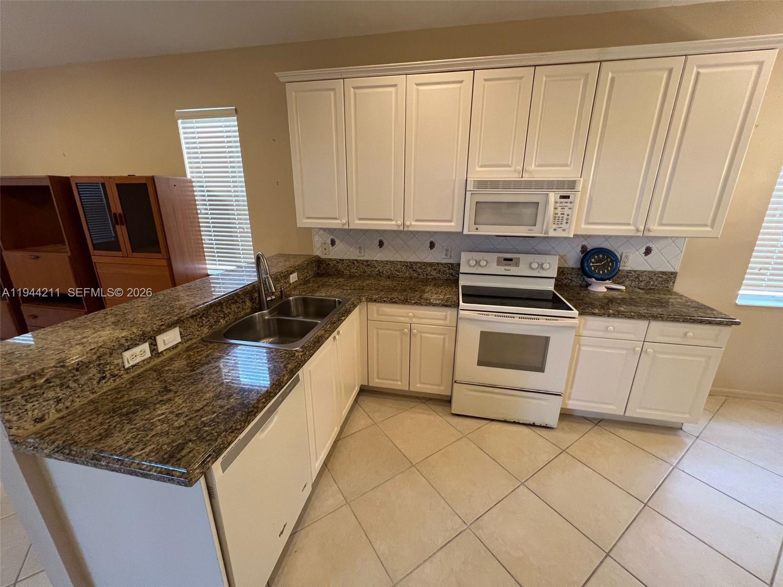 VILLAGES OF WINDSOR 3 - Residential