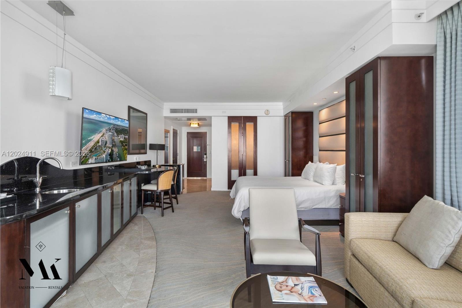 4391 Collins Ave 1002