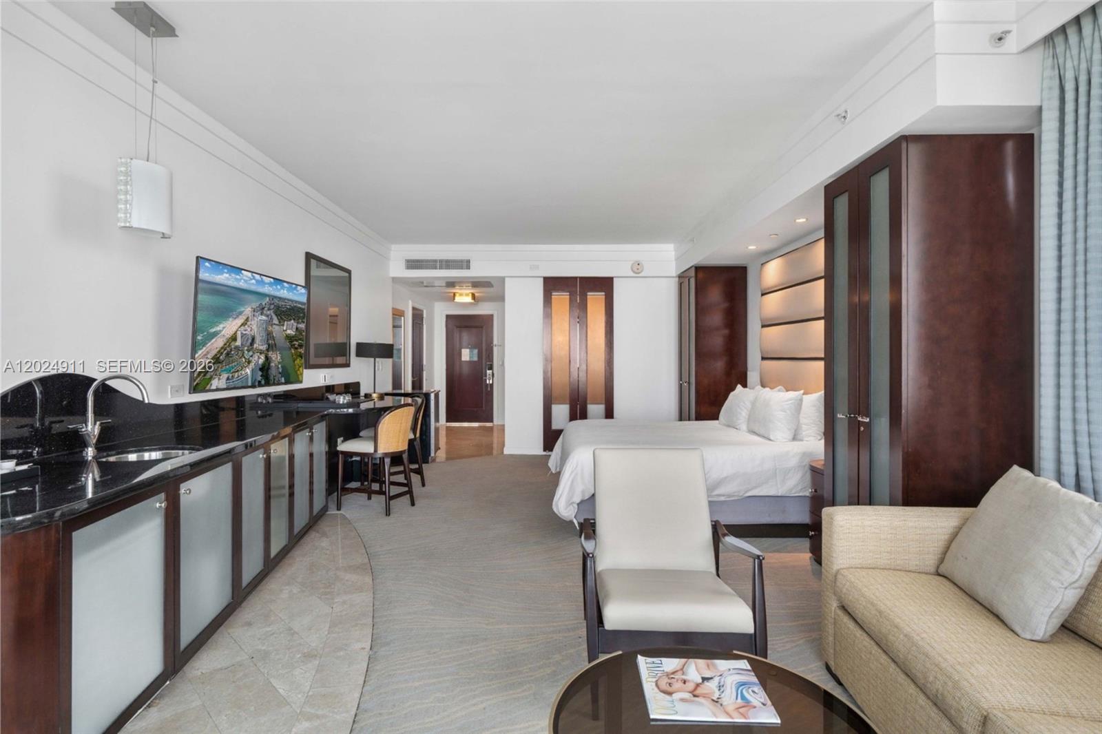 4391 Collins Ave 1002