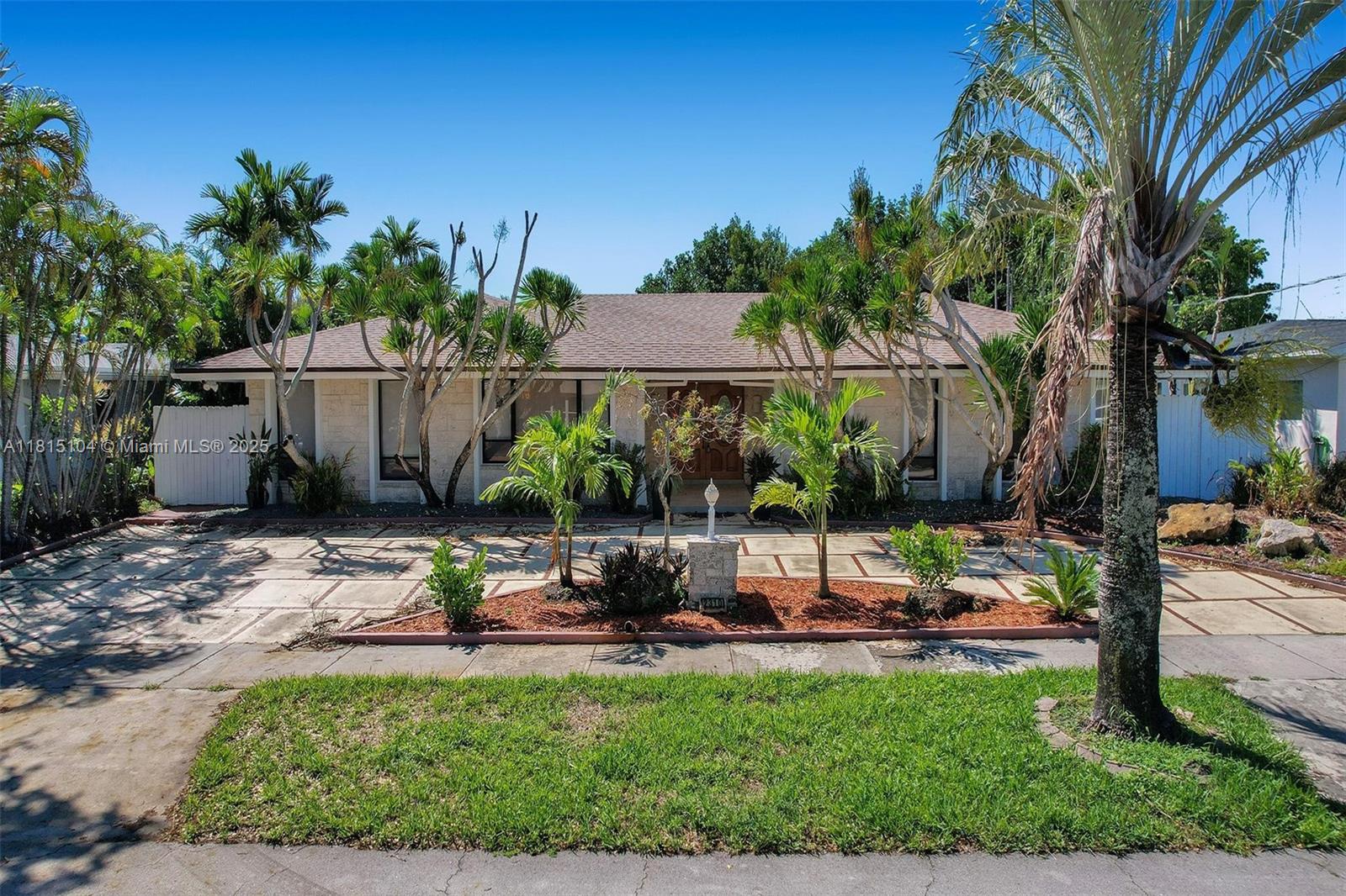 2310 Ne 195th St 1, Miami, Broward County, Florida - 5 Bedrooms  
3 Bathrooms - 