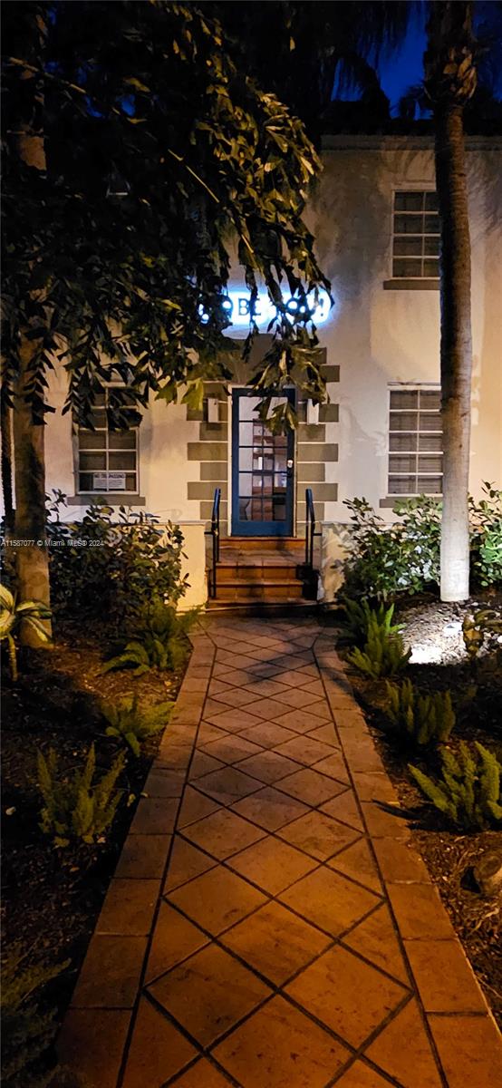MIAMI BEACH - Residential