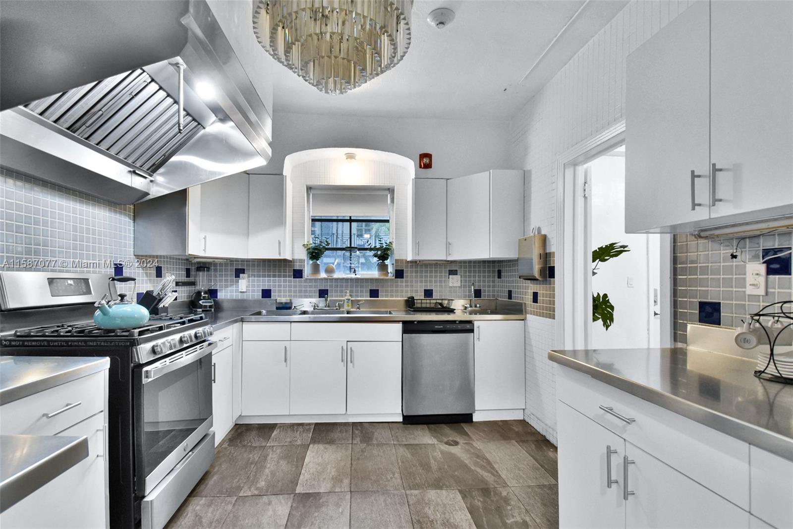 MIAMI BEACH - Residential