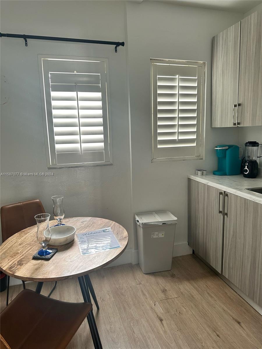 MIAMI BEACH - Residential