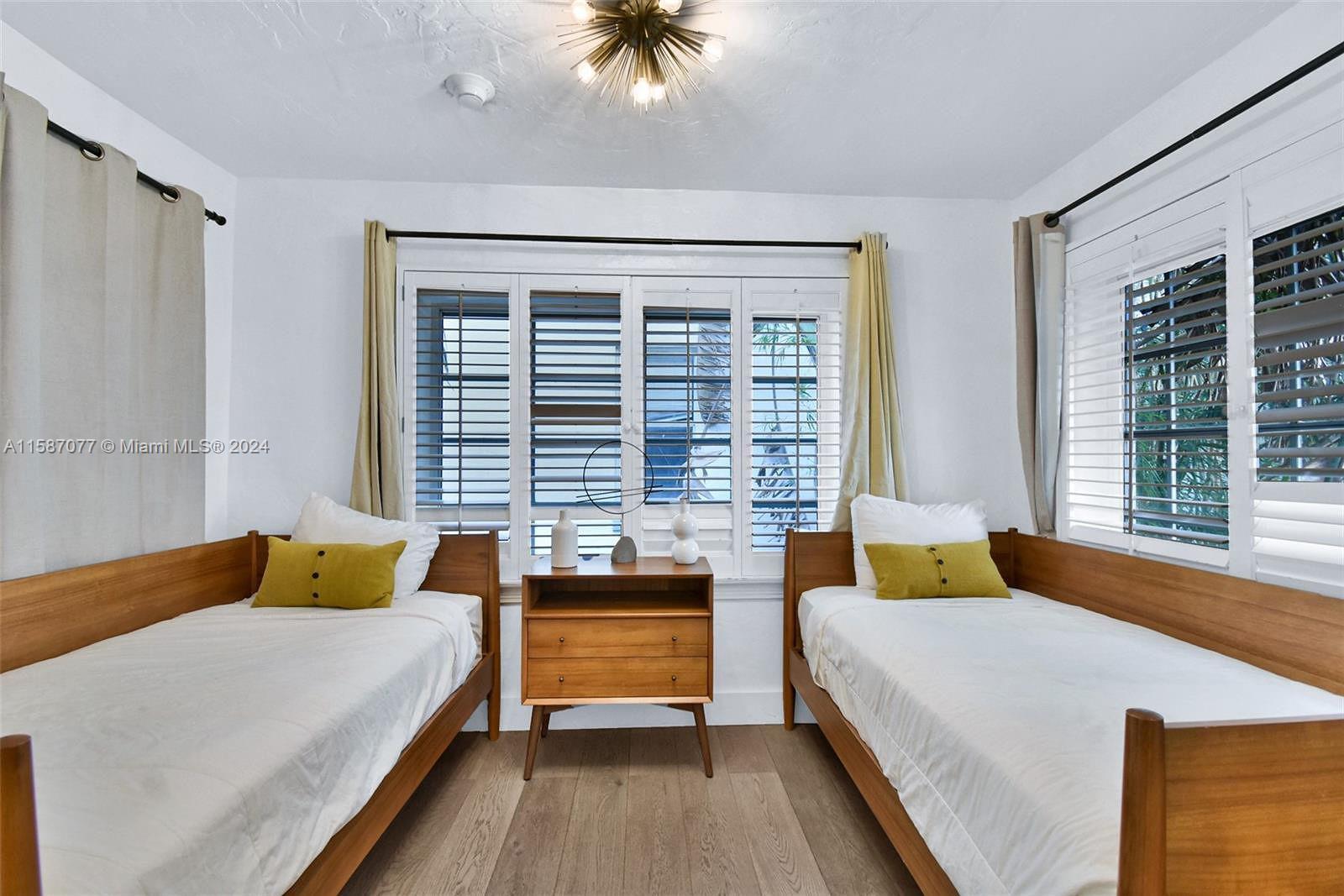 MIAMI BEACH - Residential