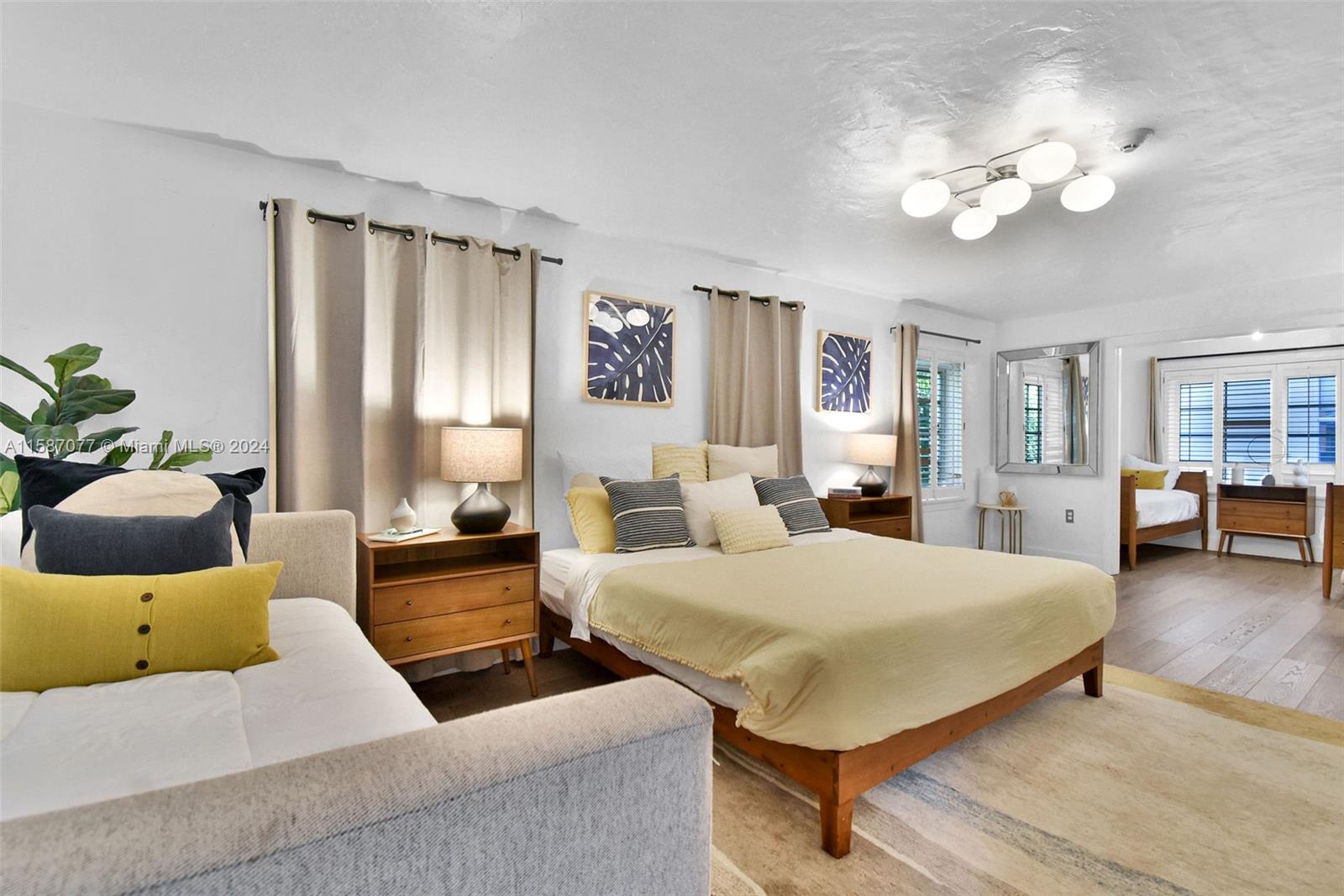 MIAMI BEACH - Residential