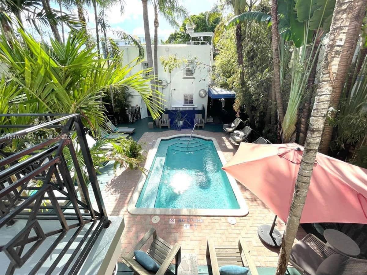 MIAMI BEACH - Residential