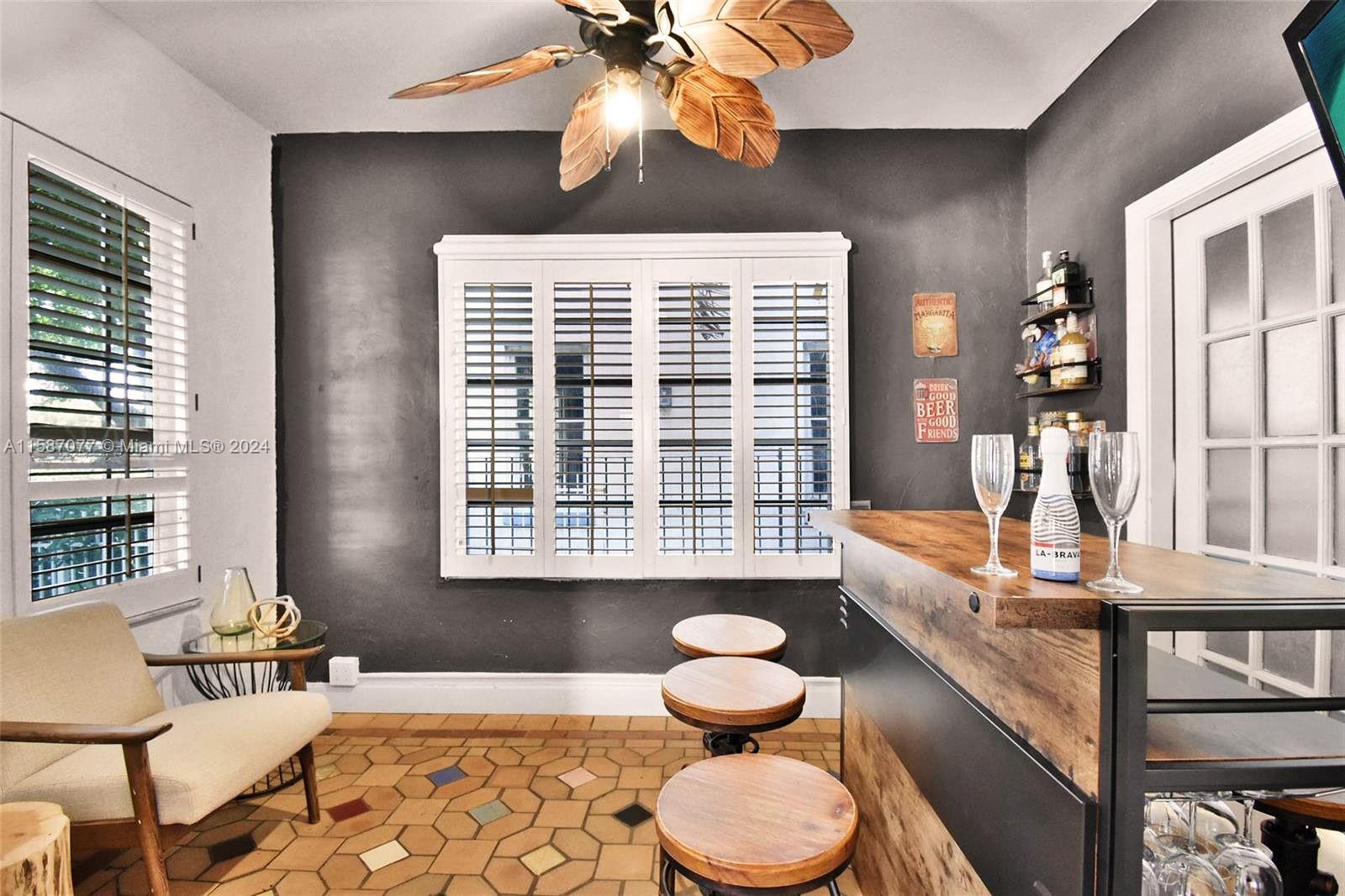 MIAMI BEACH - Residential