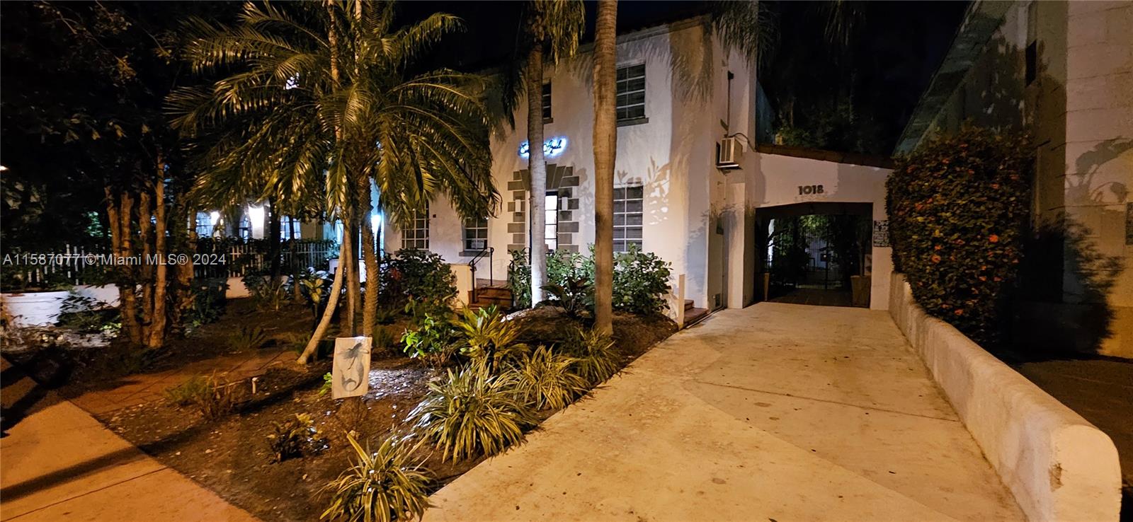 MIAMI BEACH - Residential