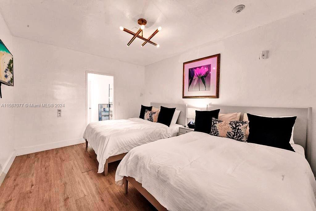 MIAMI BEACH - Residential