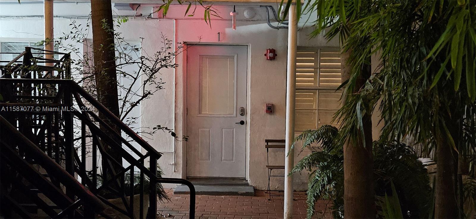 MIAMI BEACH - Residential