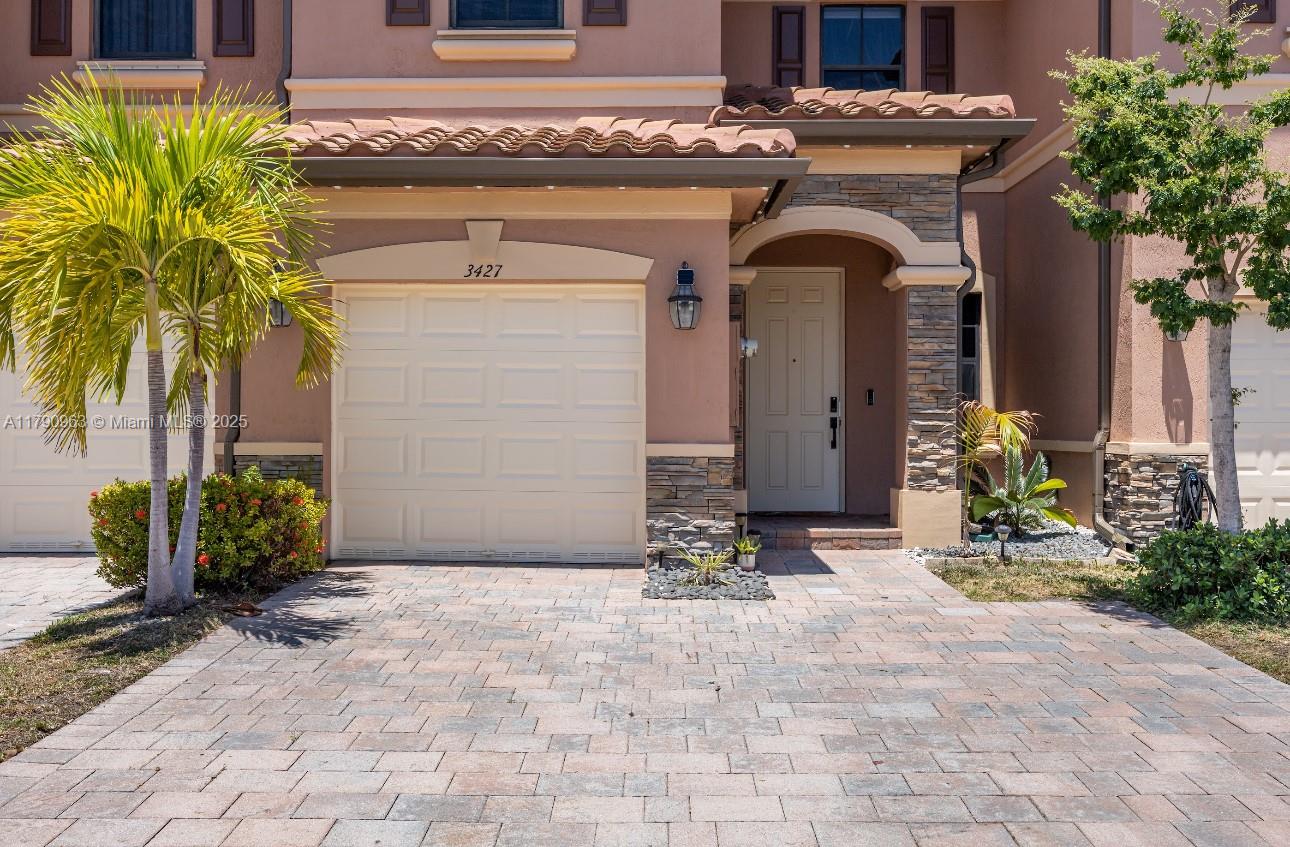 3427 W 89th Ter