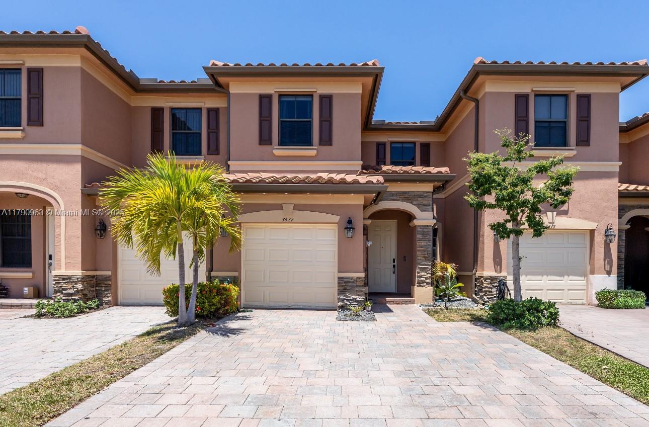 3427 W 89th Ter