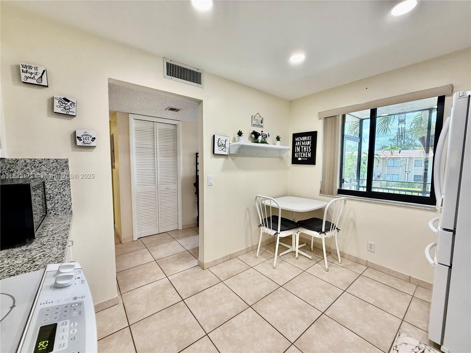 318 Lakeview Dr 203