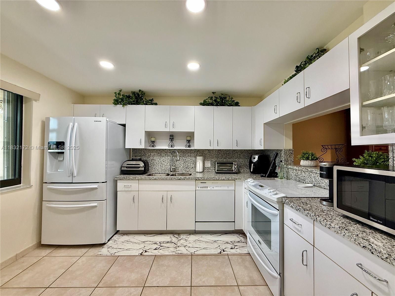318 Lakeview Dr 203