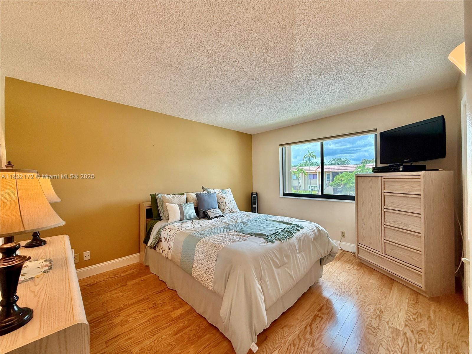 RACQUET CLUB APTS AT BONA - Residential