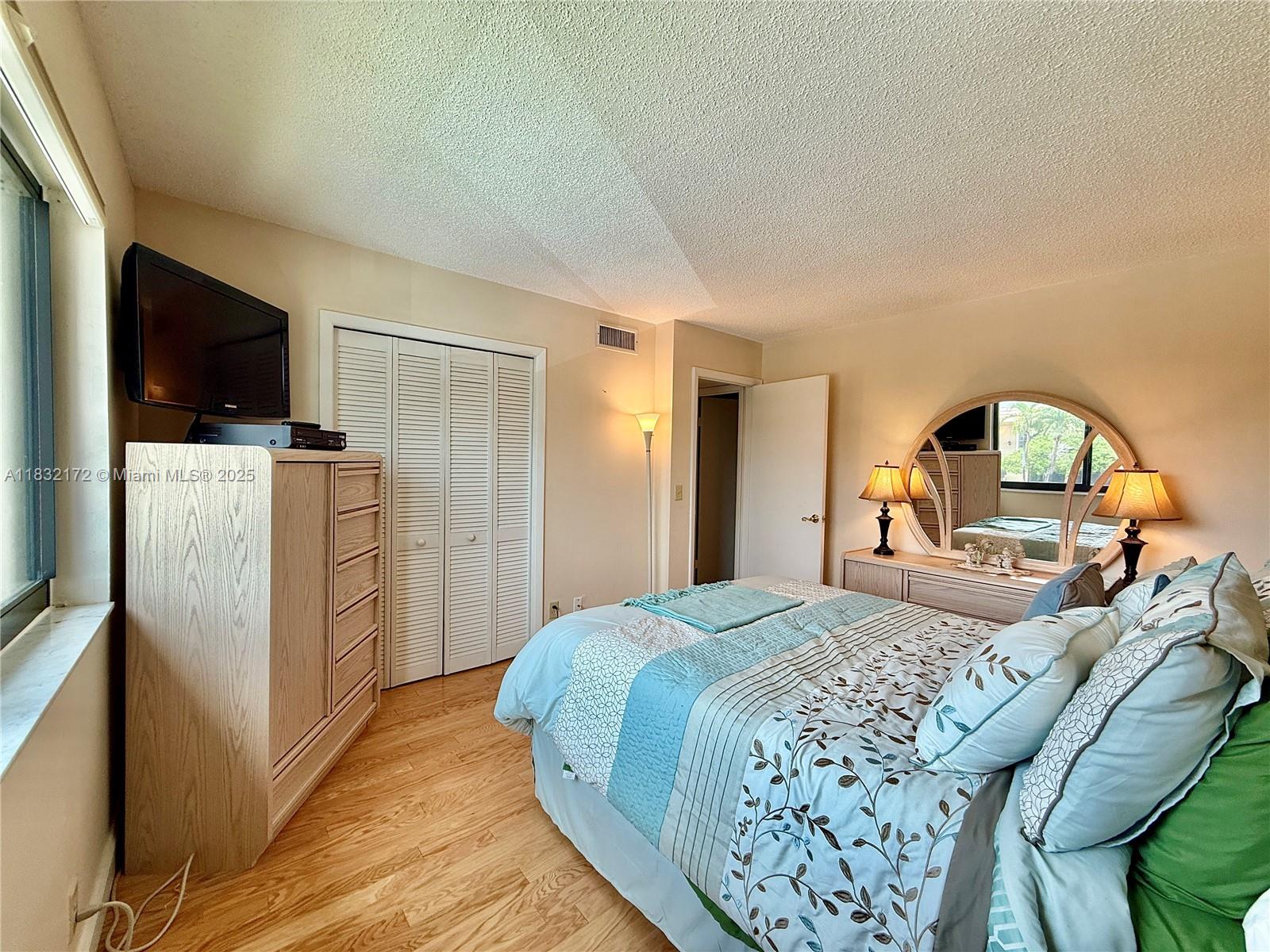 RACQUET CLUB APTS AT BONA - Residential