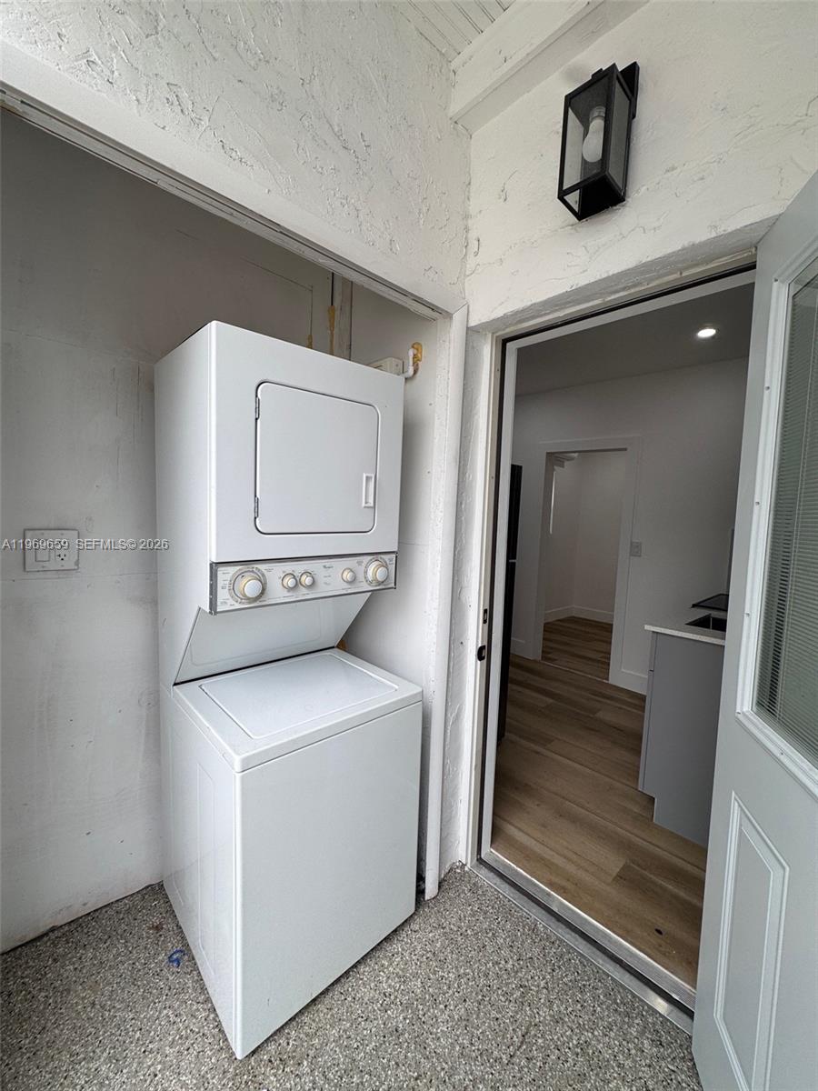 LE JEUNE ADDN SEC 1 - Residential Lease