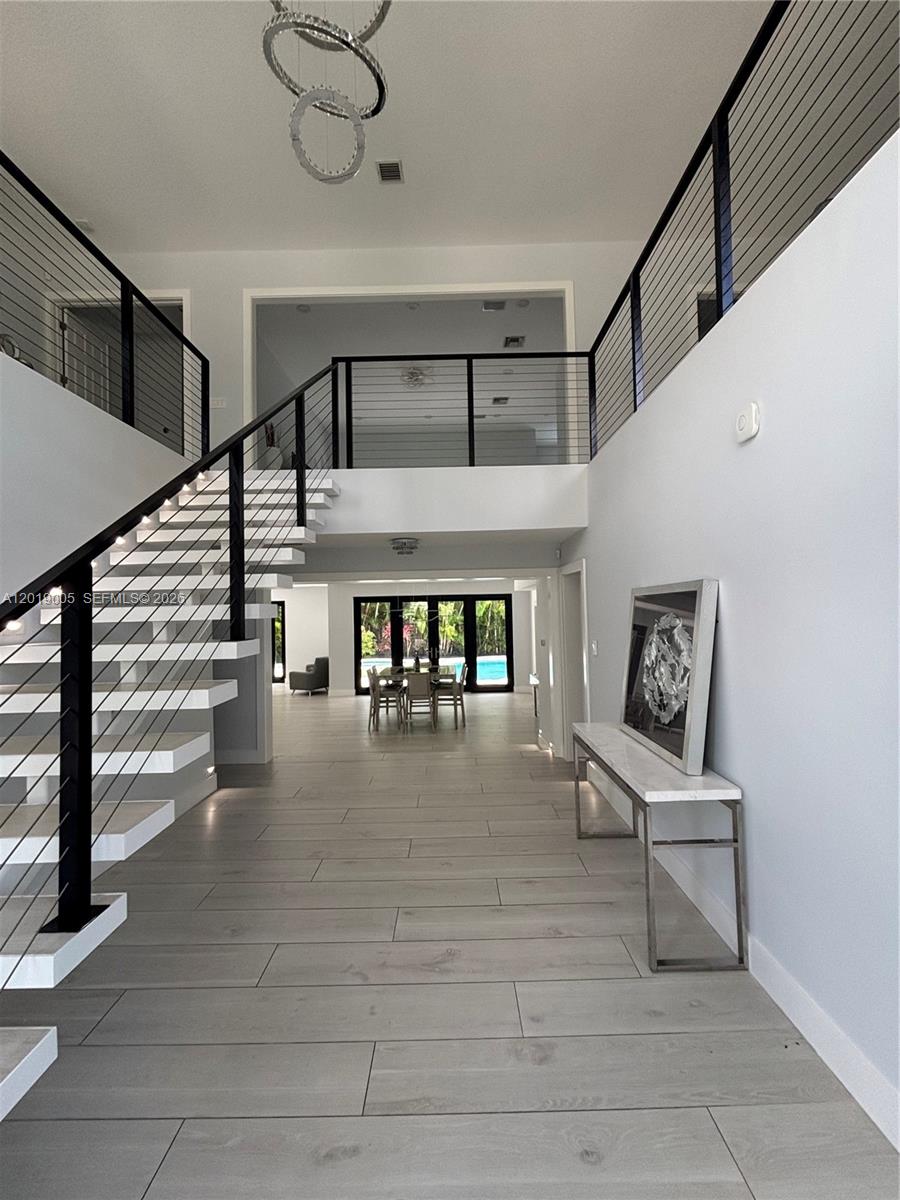 6220 SW 144th St, Coral Gables, FL, 33158/$3,495,000 2 6220 SW 144th St