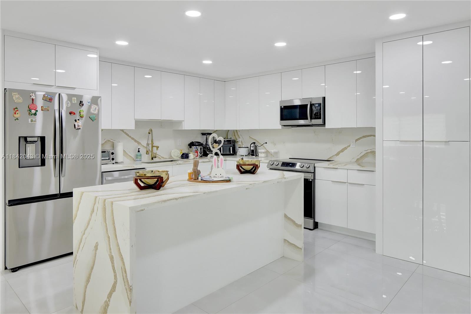 Welcome to this beautifully renovated 2 bedroom 2 bathroom townhouse(1460 sqft) nestled in the sought-after Sunset Park Community. Enjoy tranquil canal views from your own backyard oasis, complete with a covered terrace-perfect for relaxing.
The home features a brand new roof, new HVAC system, impact windows and sleek porcelain flooring throughout. Walk in to open concept layout showcasing a custom kitchen with modern cabinetry, quartz countertops. Both bathrooms have been completely redone with stylish contemporary touches.
Additional highlights including a private driveway with space for two vehicles plus two assigned parking, low HOA payment, easy access to highways.