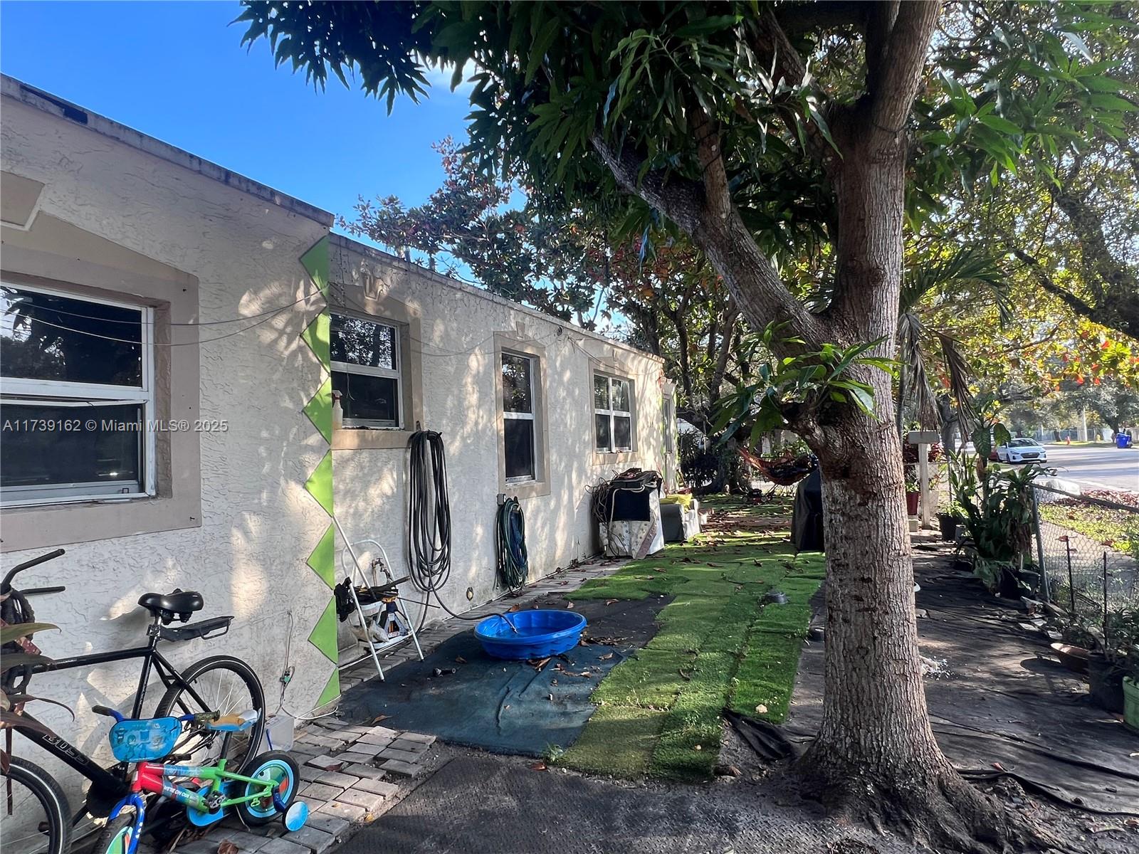 299 NW 43rd St