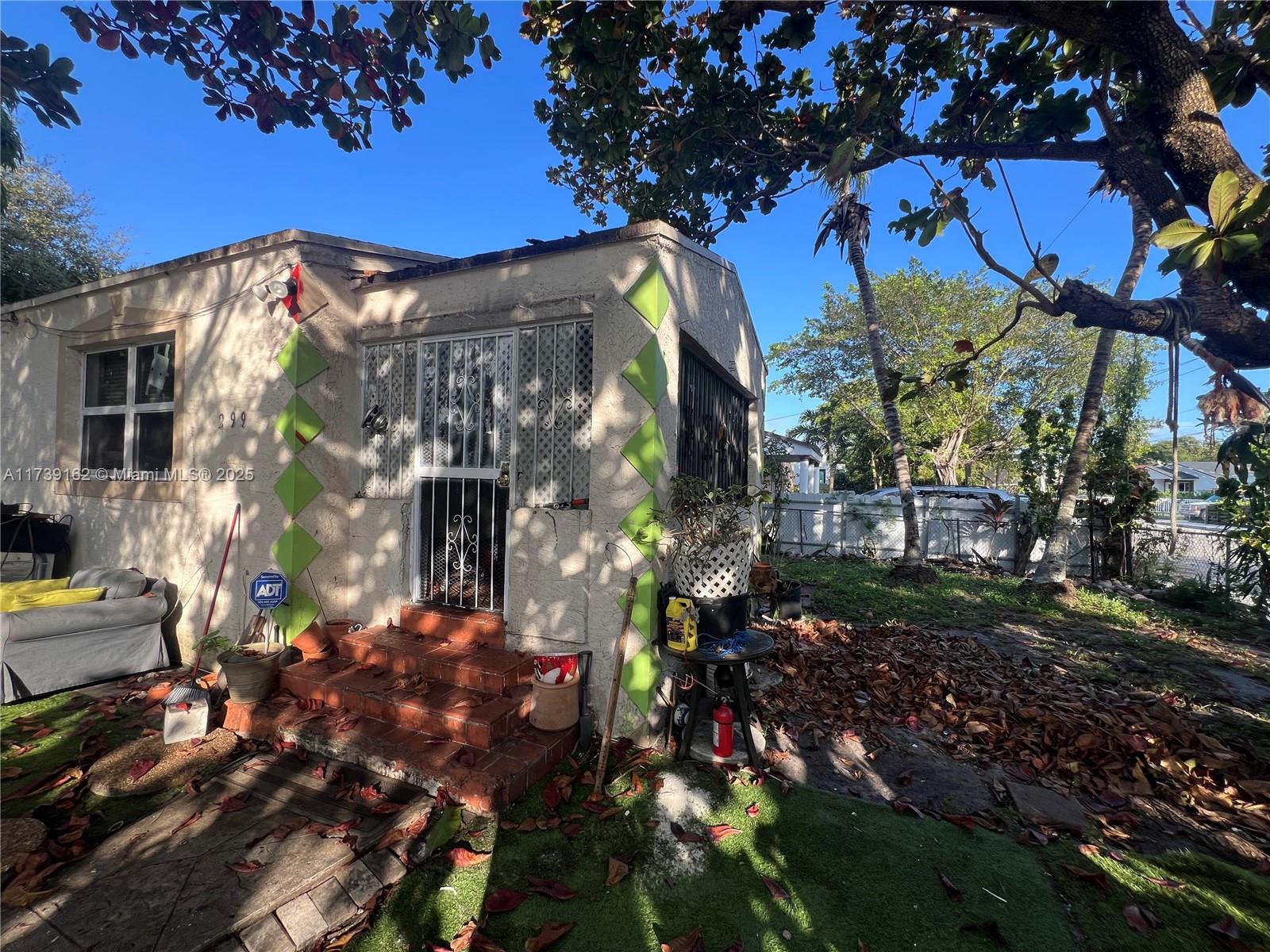 299 NW 43rd St