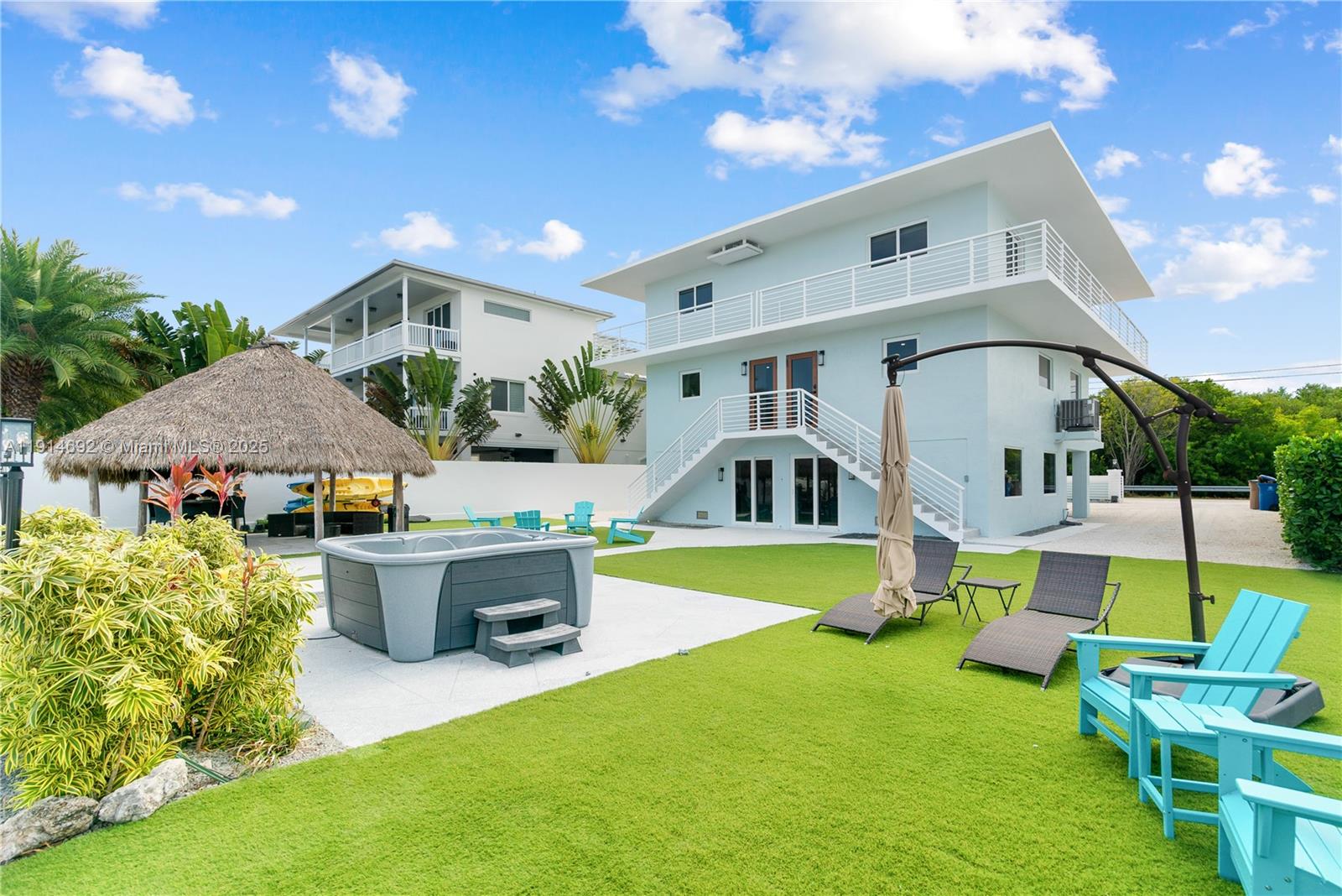 PORT LARGO - Residential Income