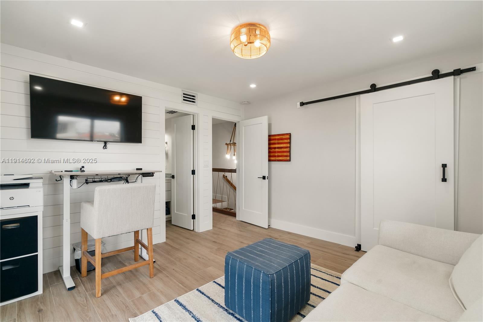 PORT LARGO - Residential Income