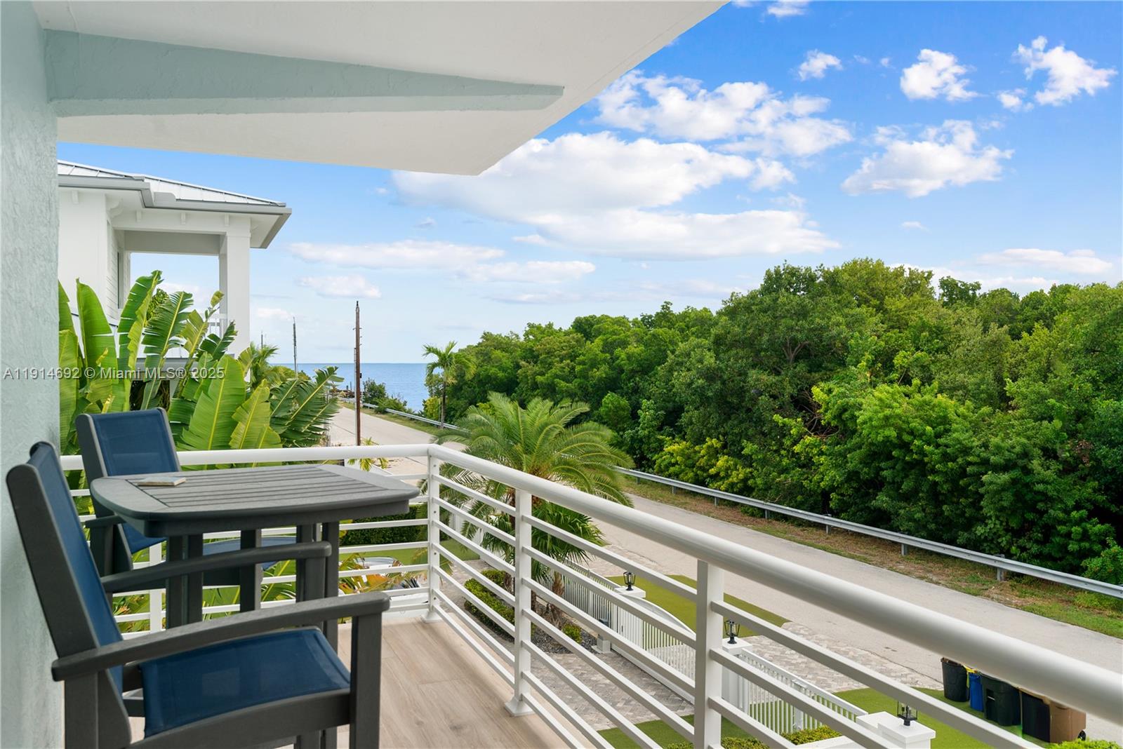 PORT LARGO - Residential Income