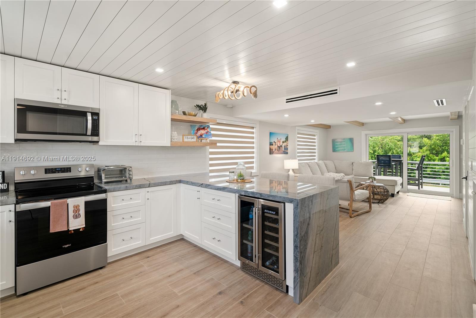 PORT LARGO - Residential Income