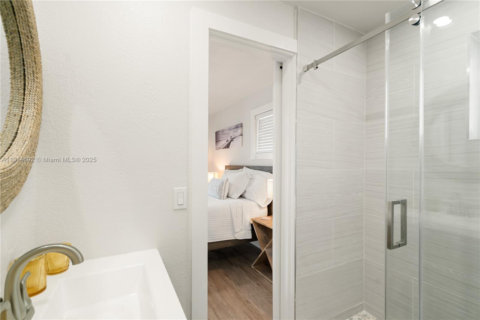 PORT LARGO - Residential Income