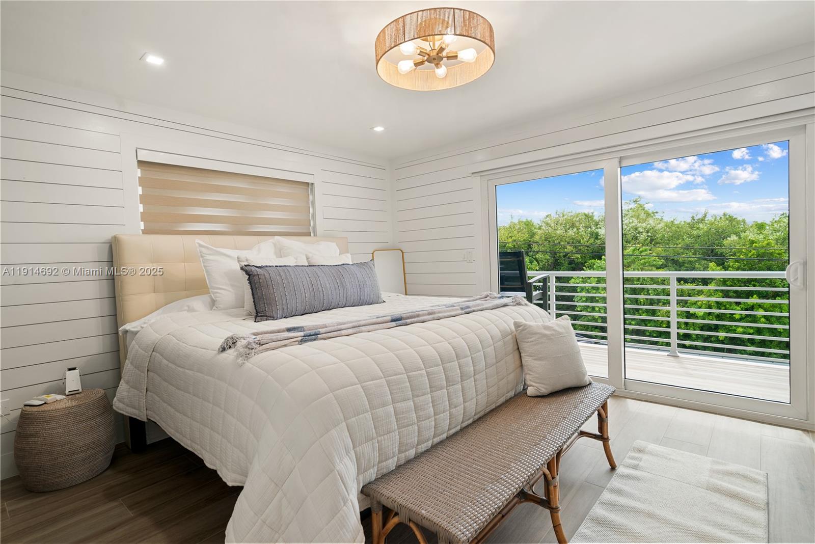 PORT LARGO - Residential Income