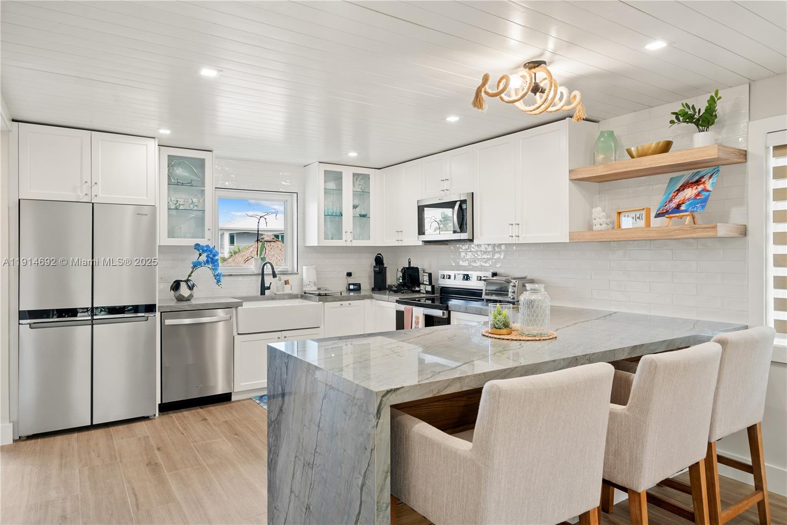 PORT LARGO - Residential Income