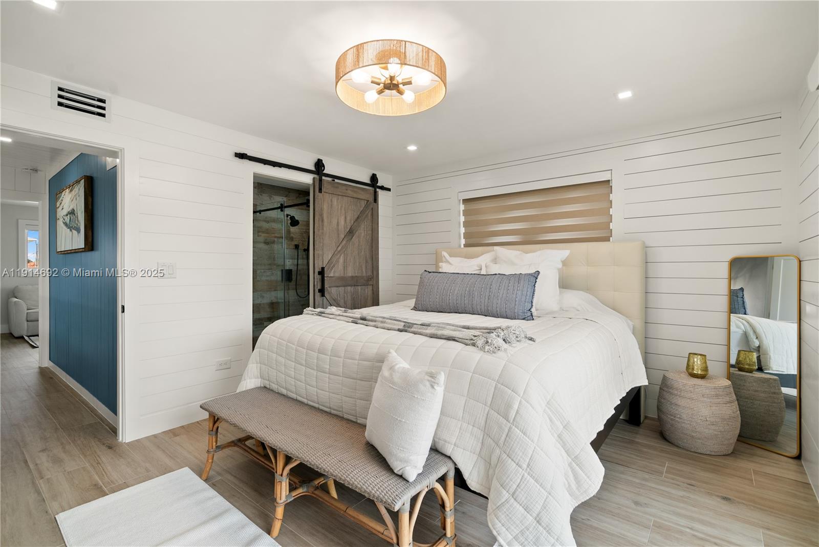 PORT LARGO - Residential Income