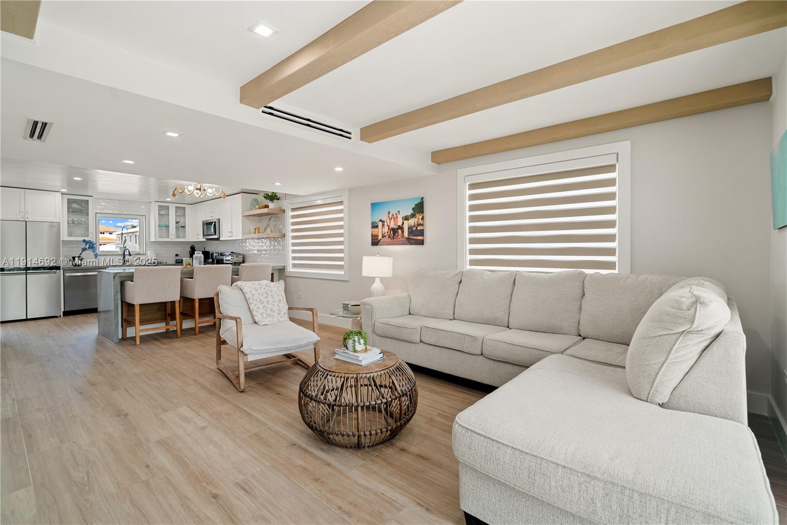 PORT LARGO - Residential Income