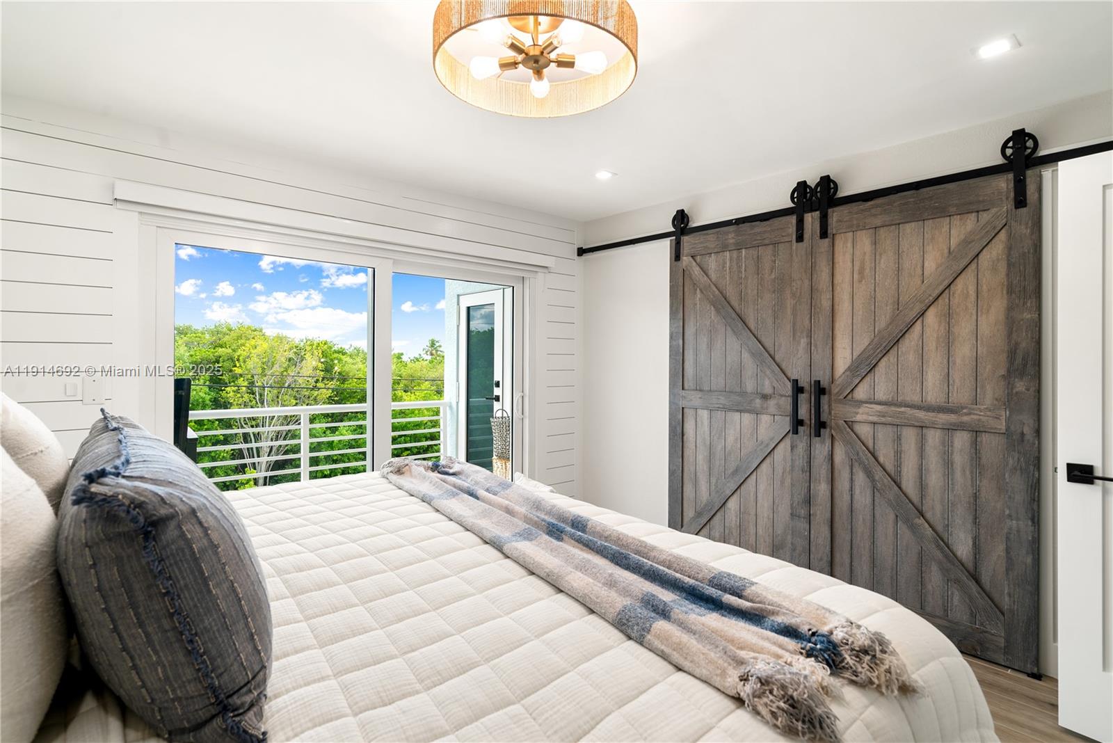 PORT LARGO - Residential Income