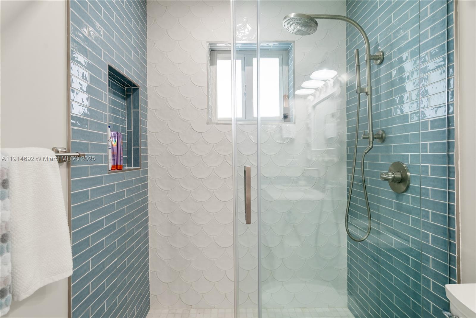 PORT LARGO - Residential Income