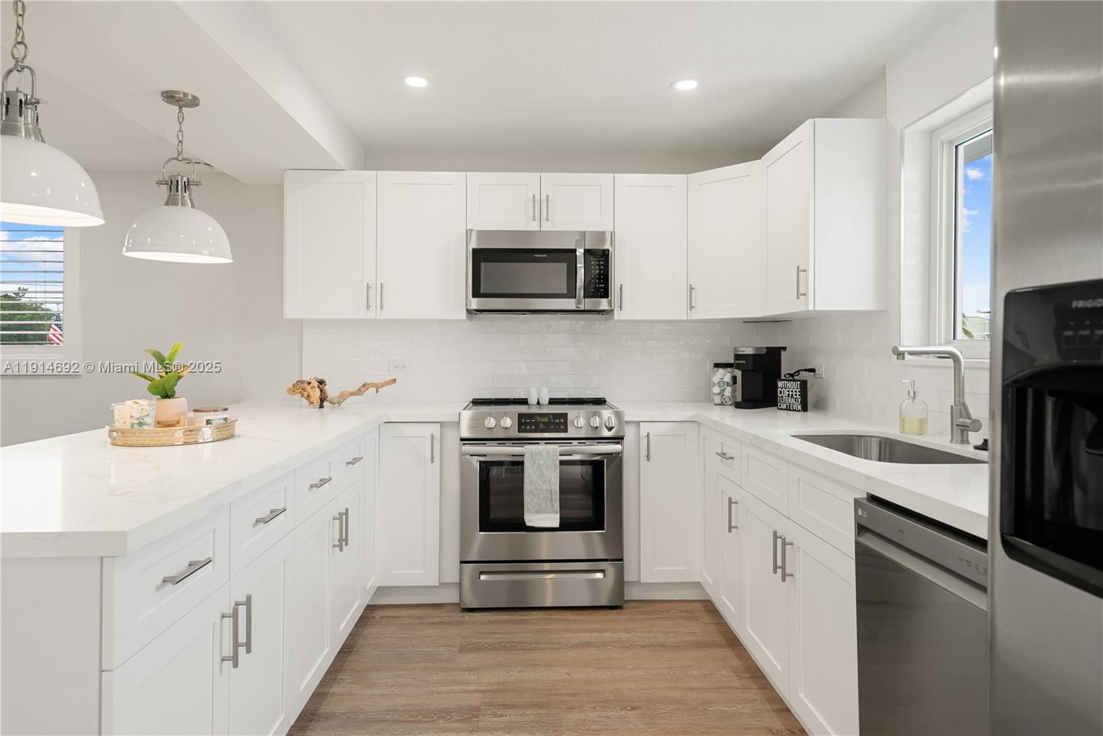 PORT LARGO - Residential Income