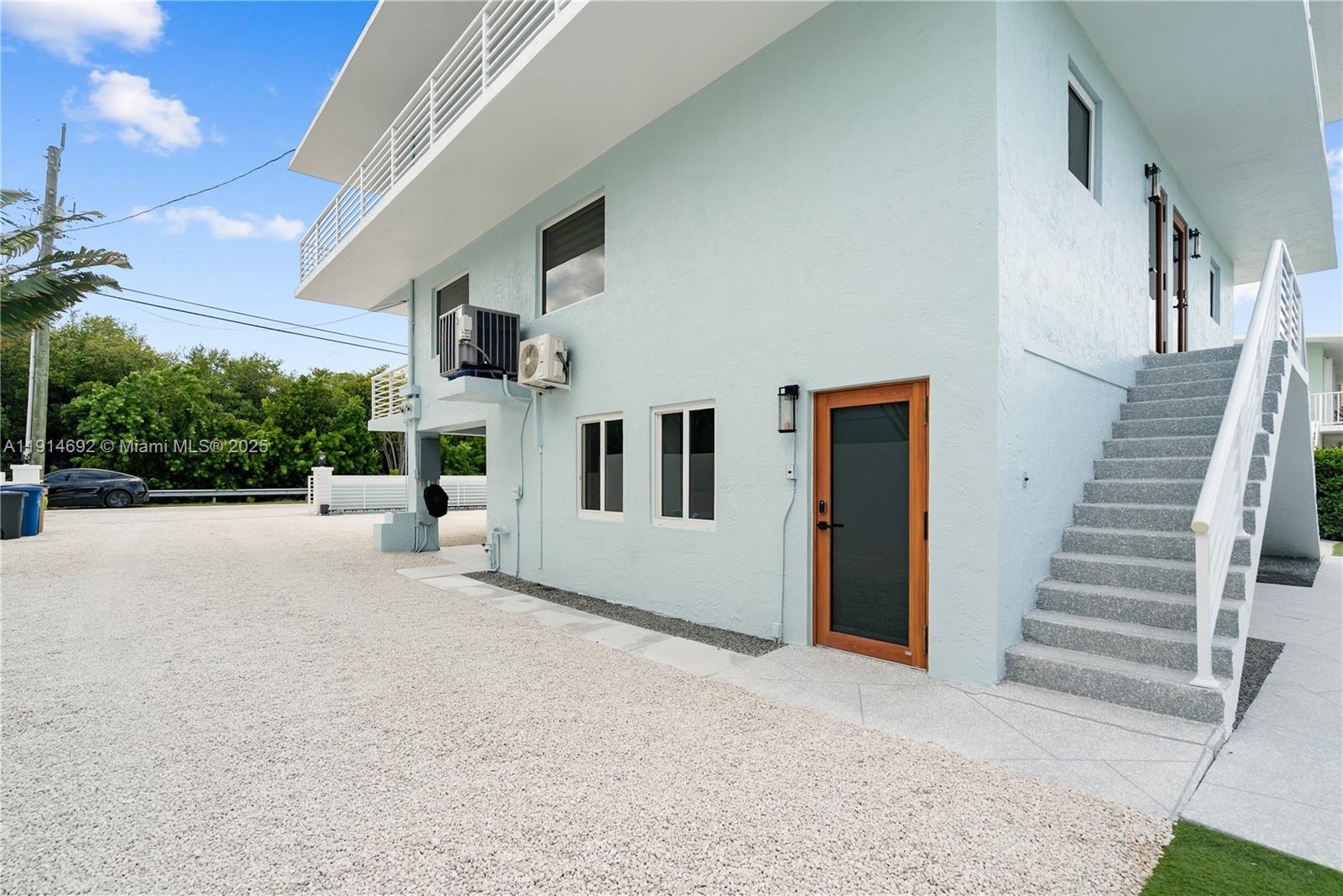 PORT LARGO - Residential Income