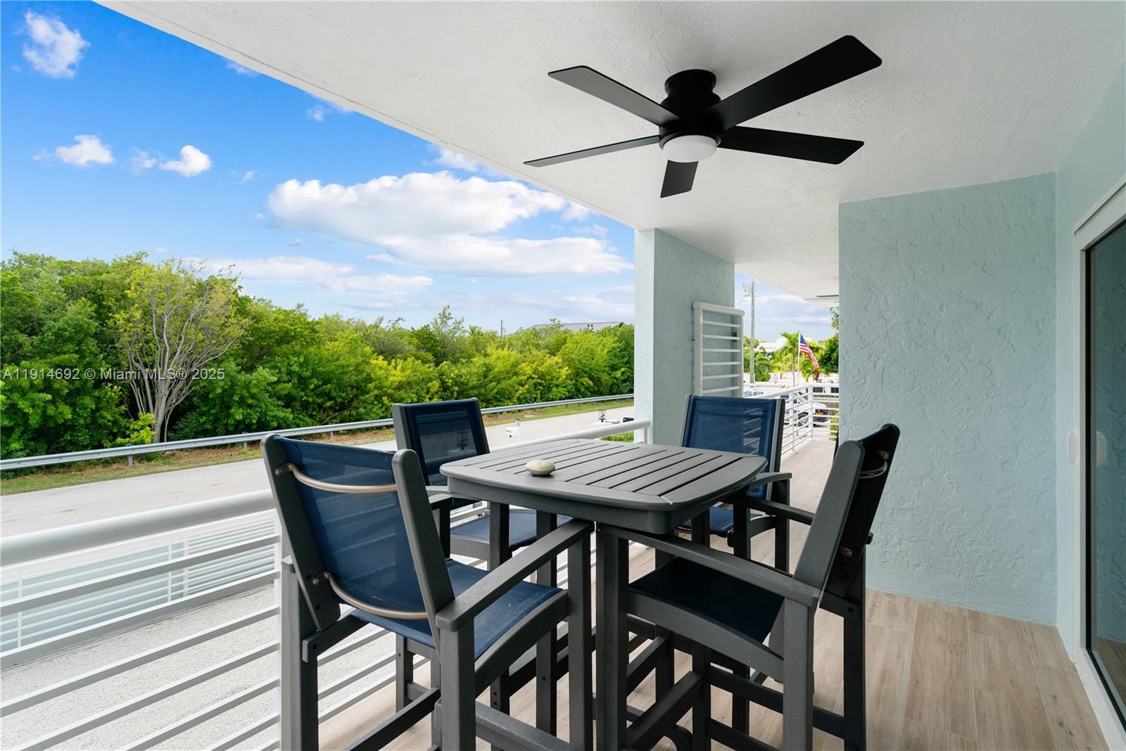 PORT LARGO - Residential Income