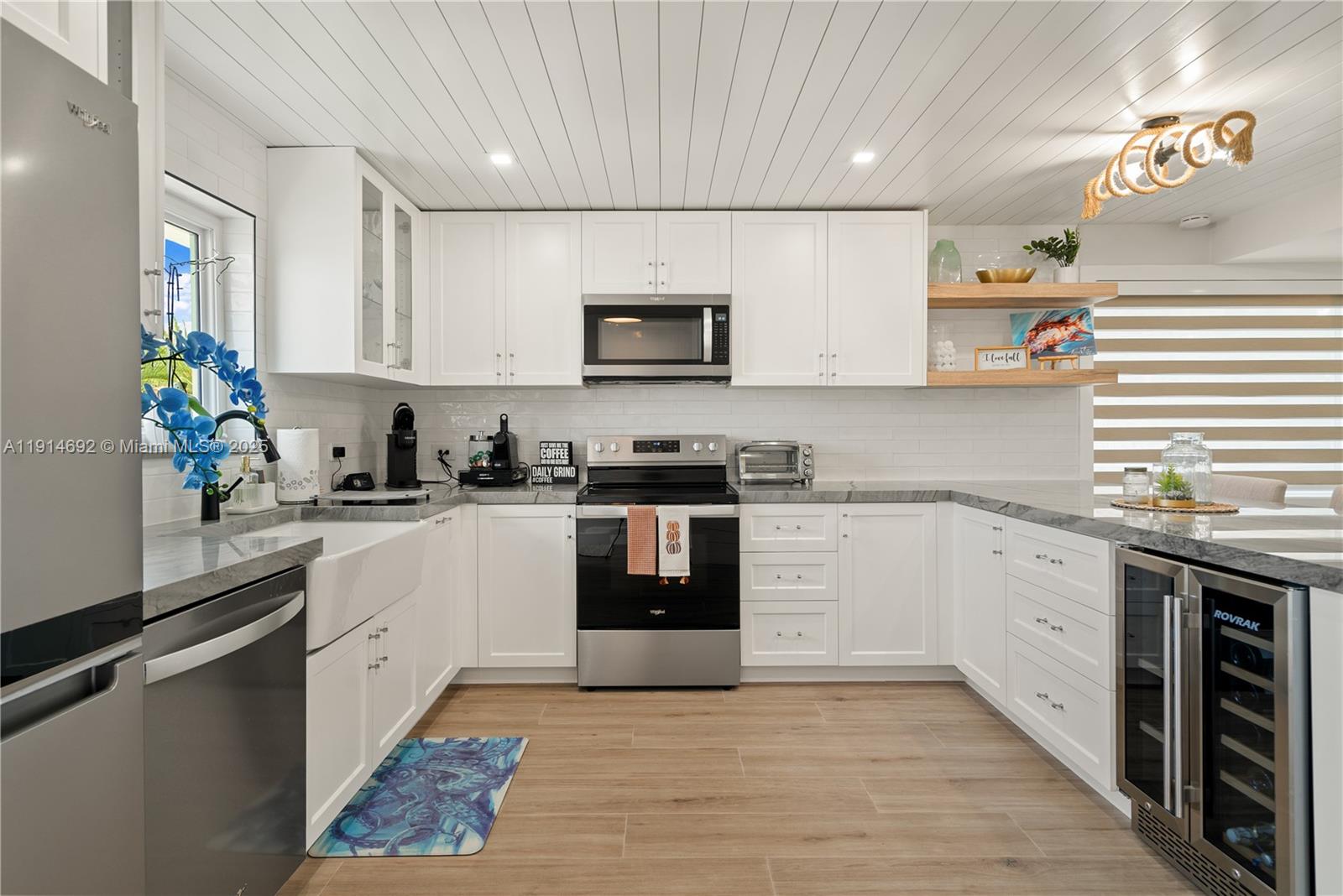 PORT LARGO - Residential Income