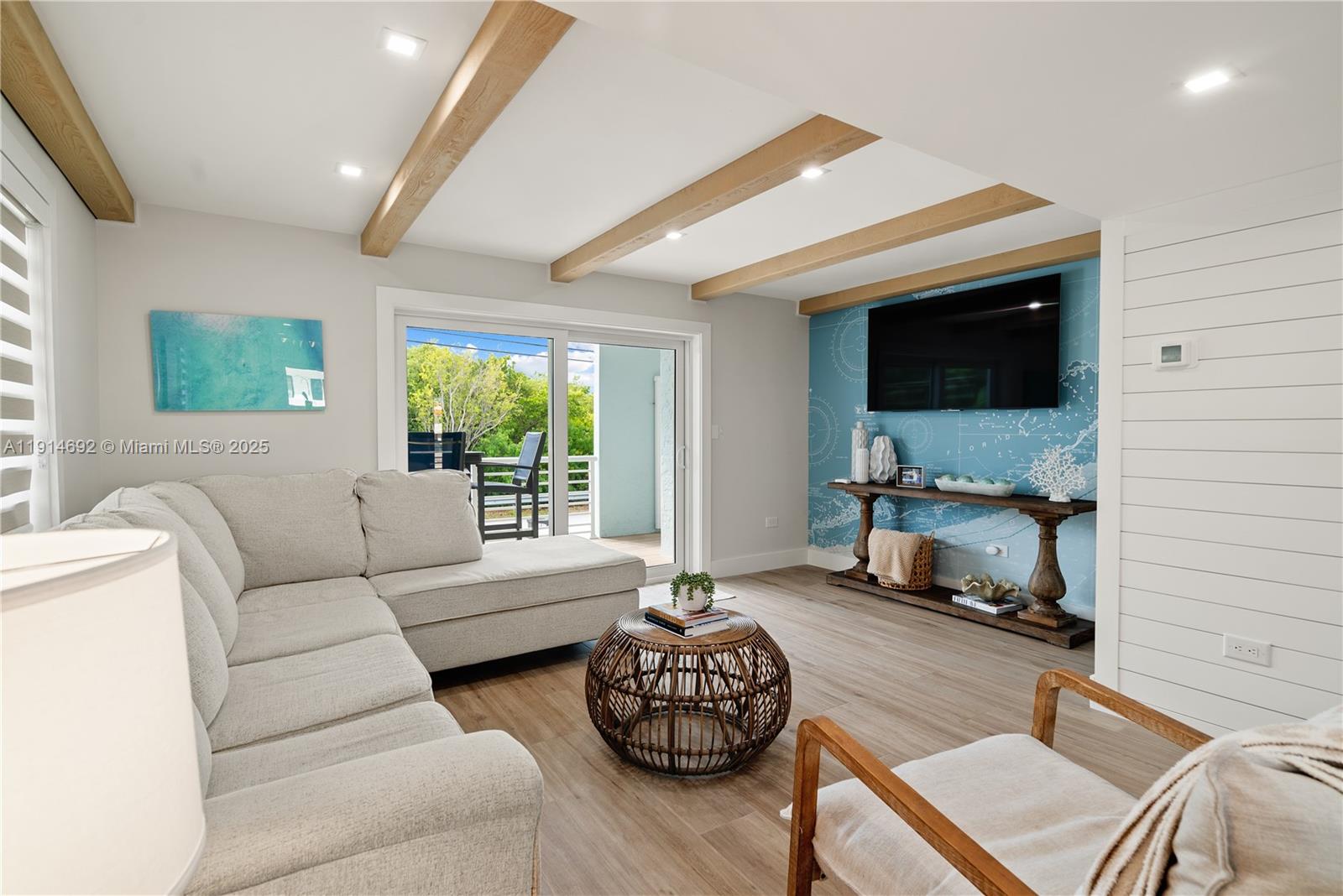 PORT LARGO - Residential Income