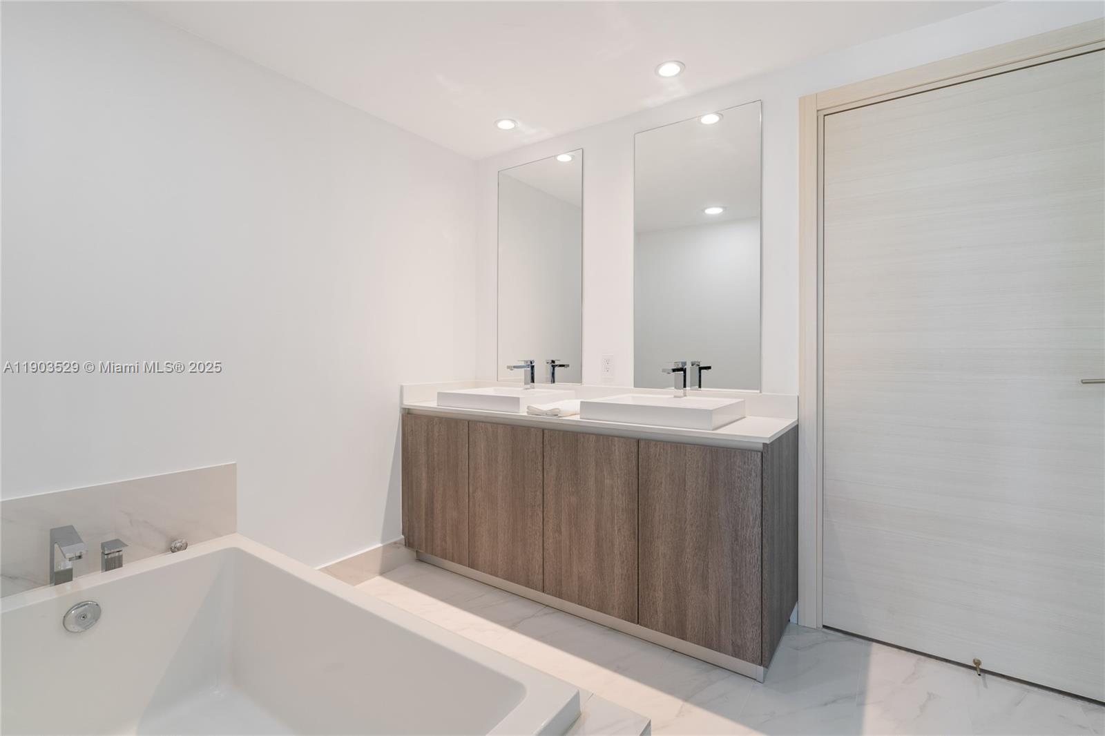 SLS Lux - Residential Lease