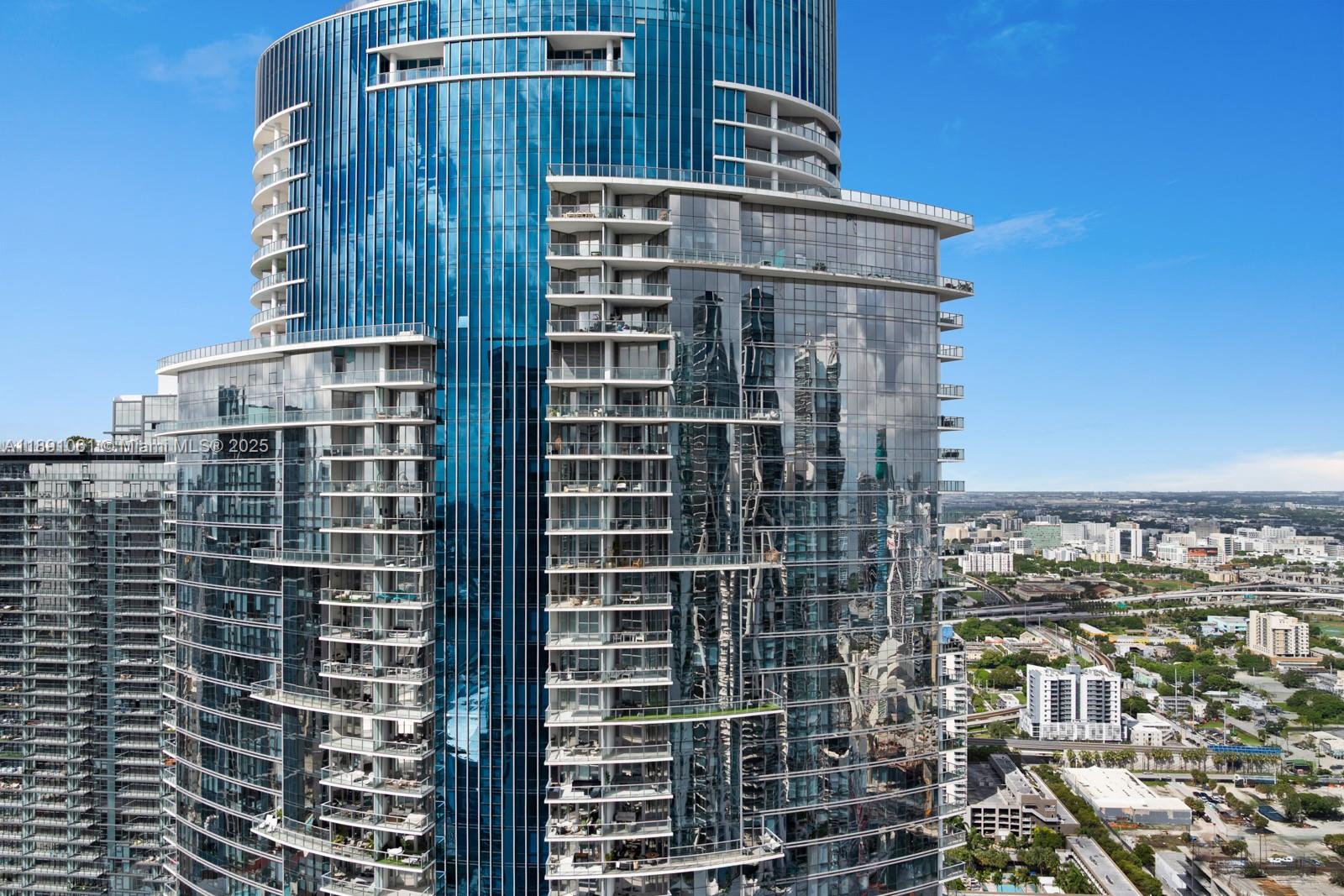 PARAMOUNT MIAMI WORLDCENT - Residential