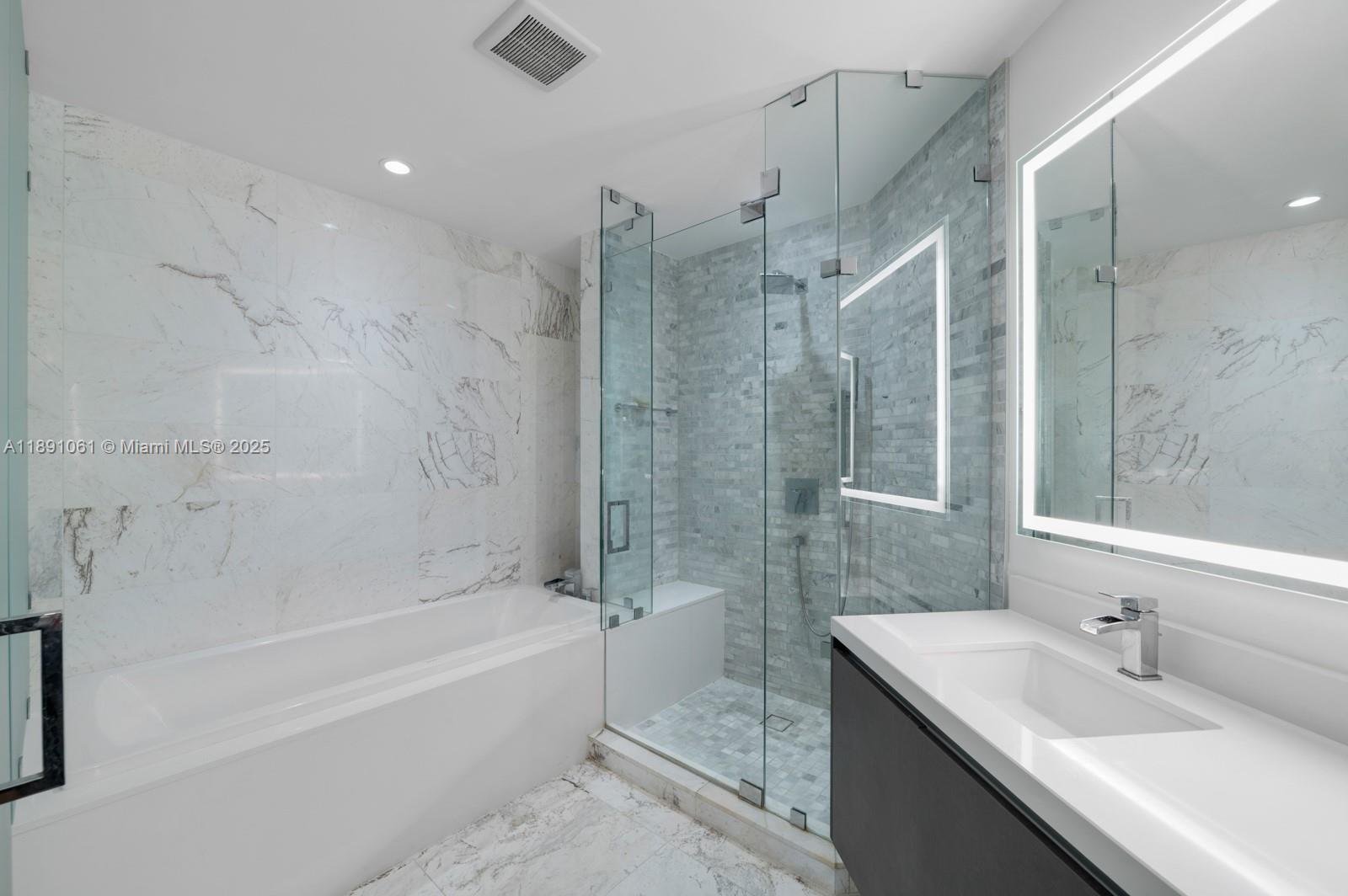 PARAMOUNT MIAMI WORLDCENT - Residential