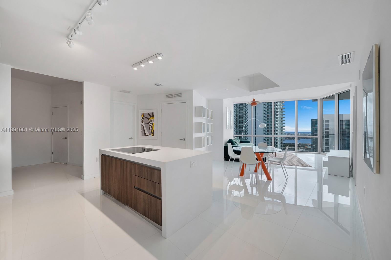 PARAMOUNT MIAMI WORLDCENT - Residential
