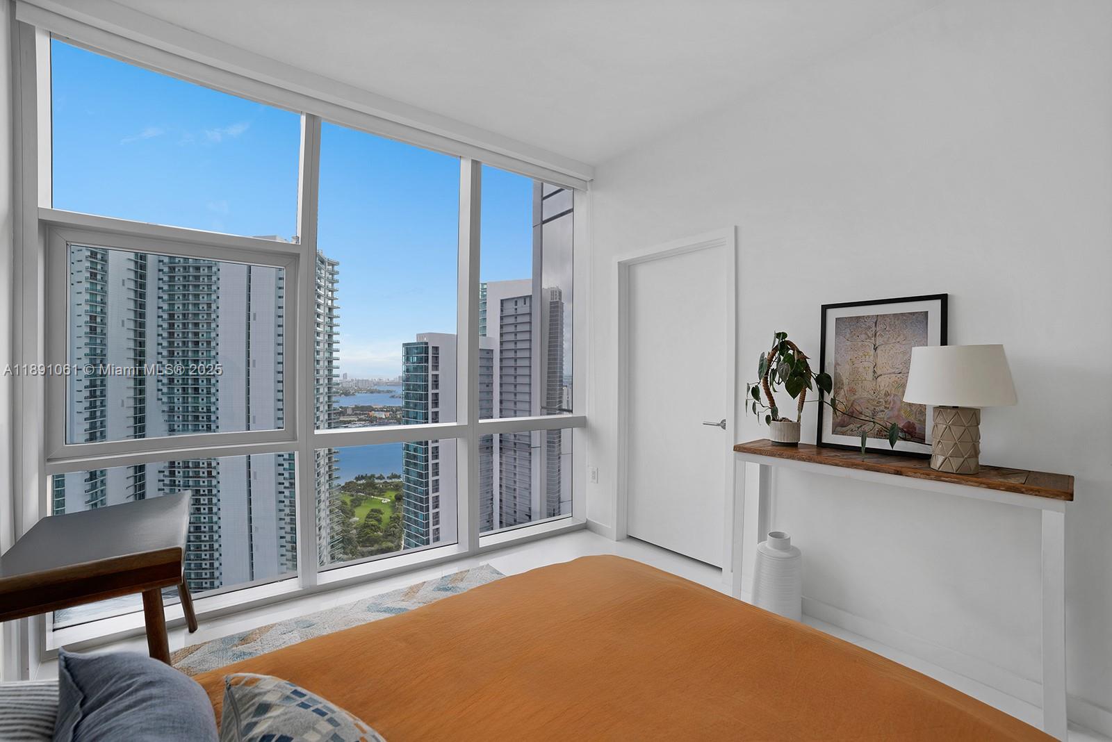 PARAMOUNT MIAMI WORLDCENT - Residential