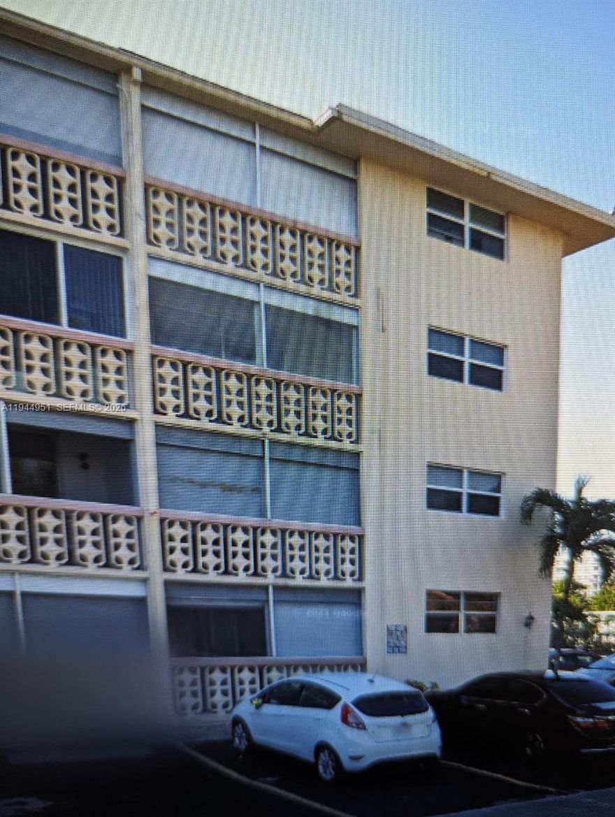 SPLIT TWO BEDROOMS AND TWO BATH ON THE CORNER OF THE SECOND FLOOR. ALL AGES CONDO WITH A POOL AND DECK. LAUNDRY ONSITE IN EACH FLOOR. NOT PETS.

GREAT LOCATION AT 10 MINUTES FROM FT. LAUDERDALE AIRPORT. WALKING TO THE BEACH AND SHOPPING CENTER. NEAR AVENTURA MALL AND GULFSTREAM RACETRACK. SHOULD BE SEEN.