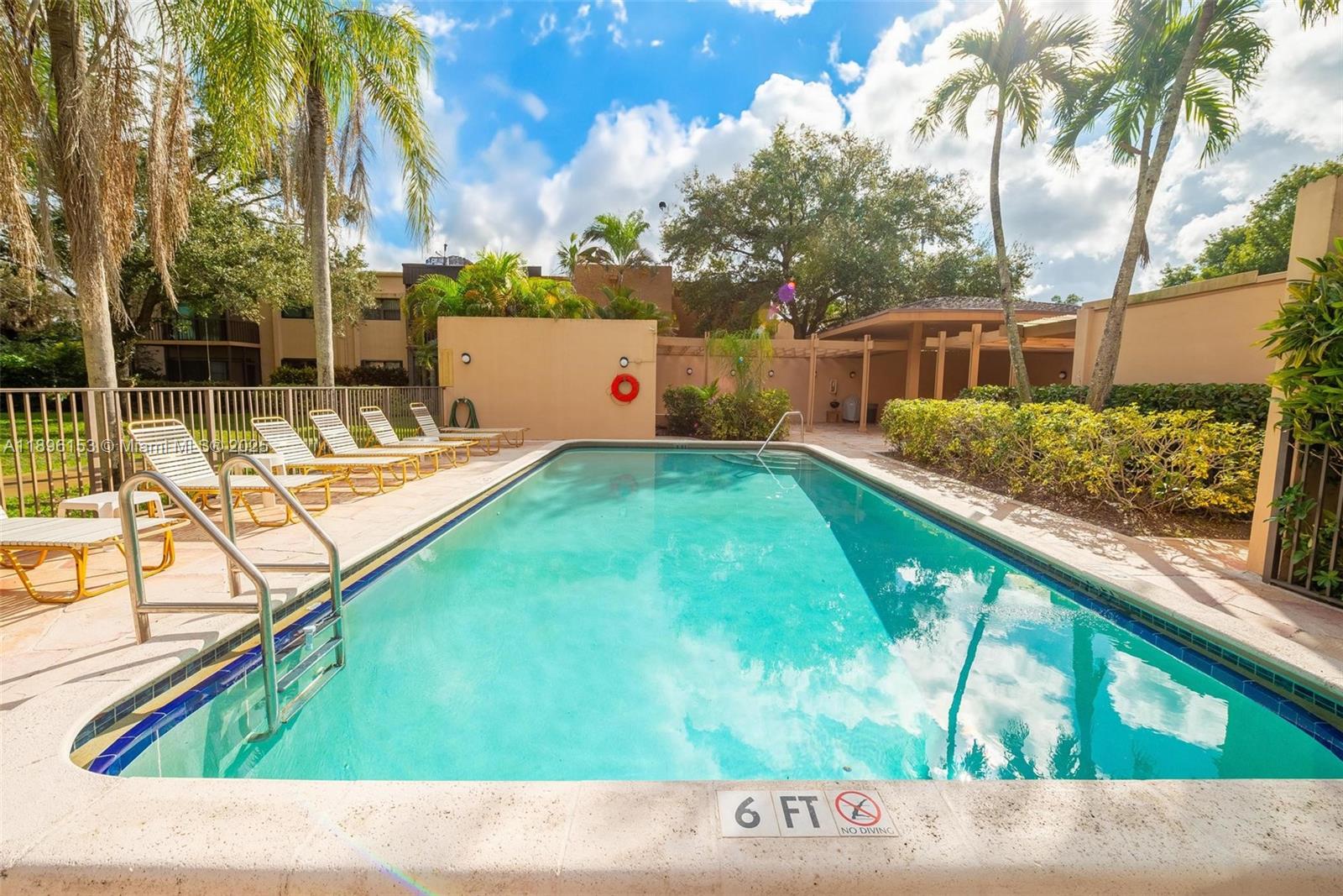 JACARANDA VILLAS NO 1 CON - Residential